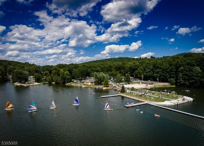 Building Photo - 251 Cupsaw Dr