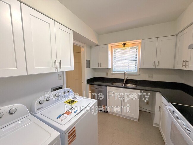 Building Photo - 5810 Hunting Ridge Ln