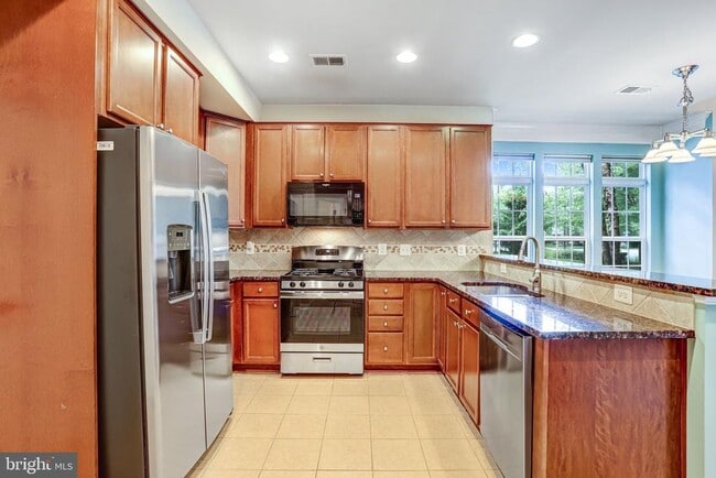 Building Photo - 13526 Waterford Hills Boulevard