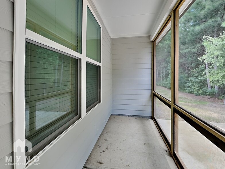 Building Photo - 683 Riverwood Pass