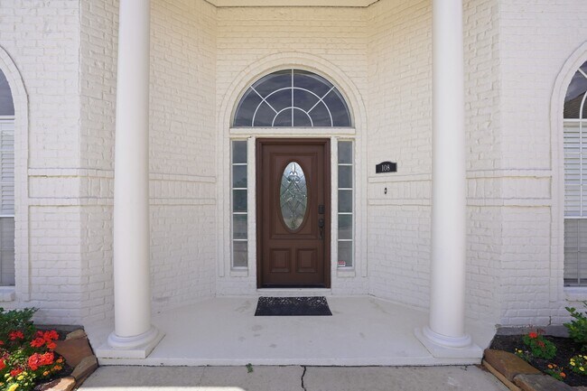 Building Photo - 108 Somerton Dr