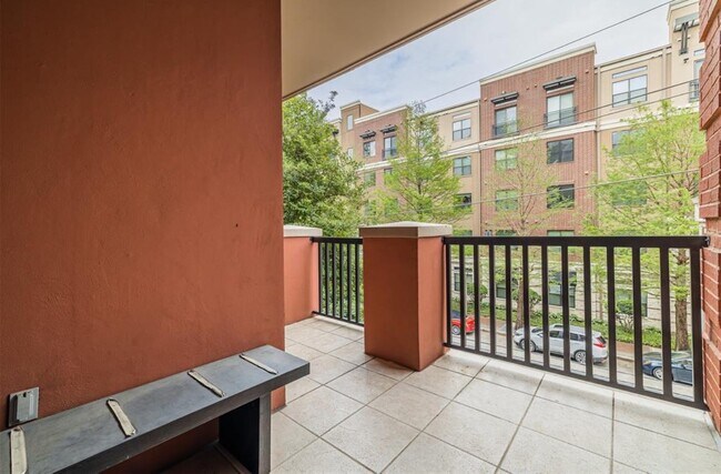 Building Photo - 2400 McCue Rd