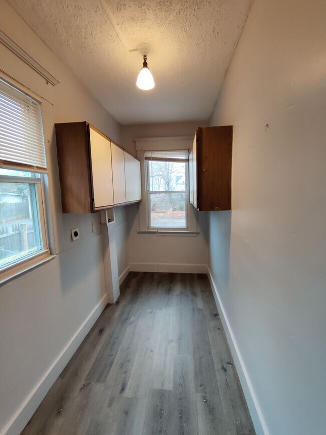 Building Photo - 1644 Chapel St