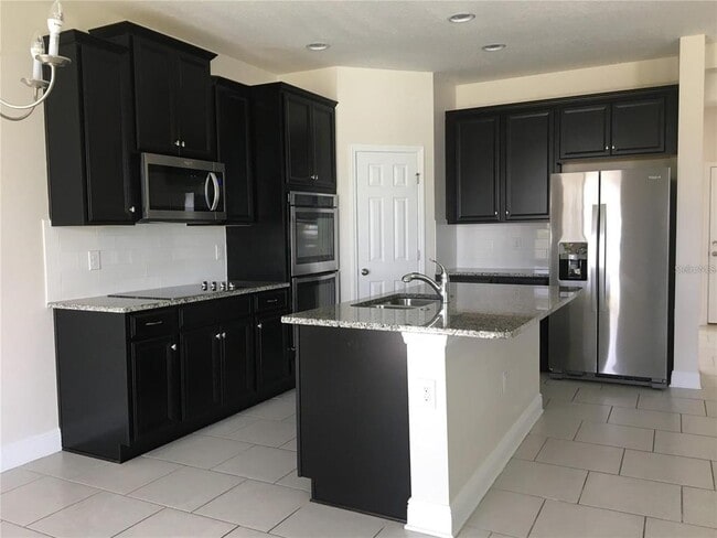 Building Photo - 2510 Sanderling St