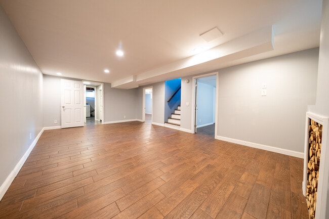 Building Photo - 2817 W 109th St