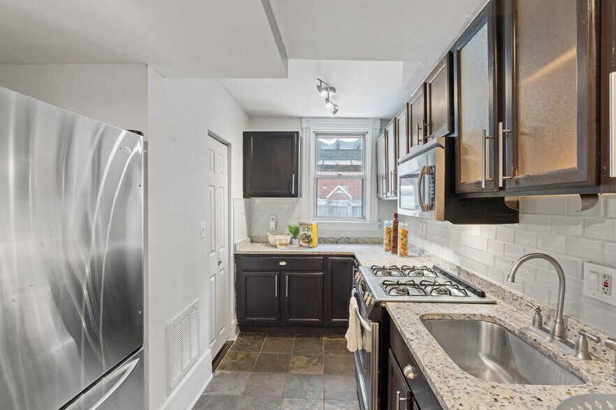 Building Photo - 810 4th St NE