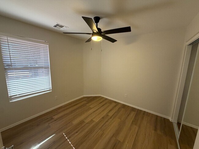 Building Photo - 13925 W Mauna Loa Ln