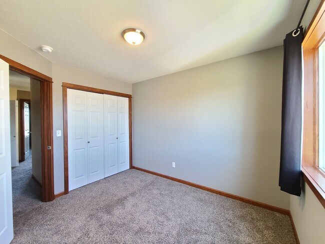 Building Photo - $2,200 -  3 Bed / 2.5 Bath Beautiful Spokane Valley House