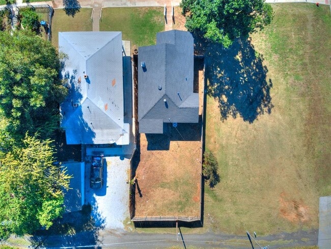 Building Photo - 1215 NW 8th St