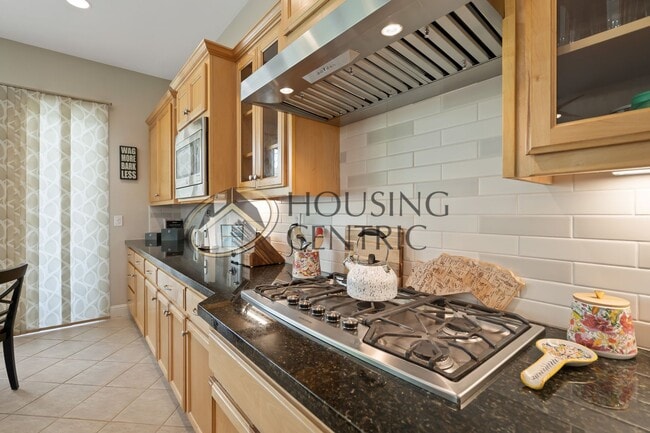 Building Photo - Executive Single Story Rental in Gated Serrano Community!