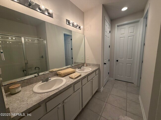 Building Photo - 2977 Alpin Dr