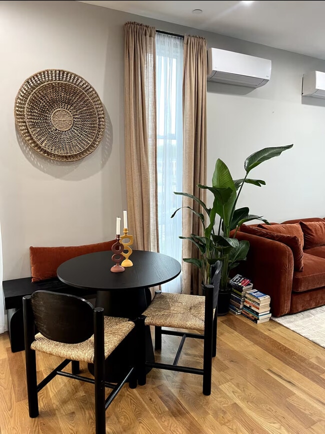 Building Photo - 864 Madison St