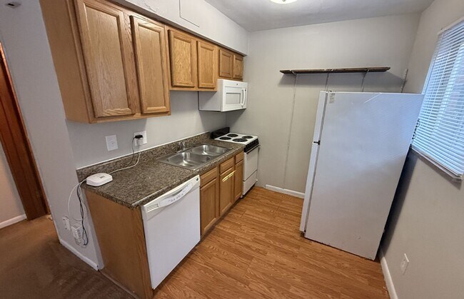 Building Photo - 415 Probasco St