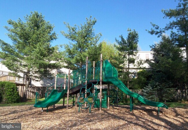 Building Photo - 2839 Yarling Ct