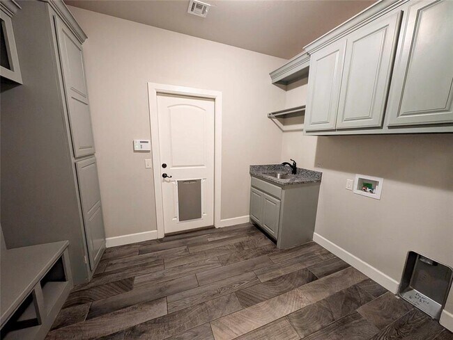 Building Photo - 17428 Locust Grove Ln