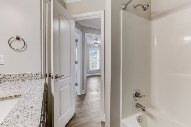 Bathroom (hallway) - 4112 Cobble Ct