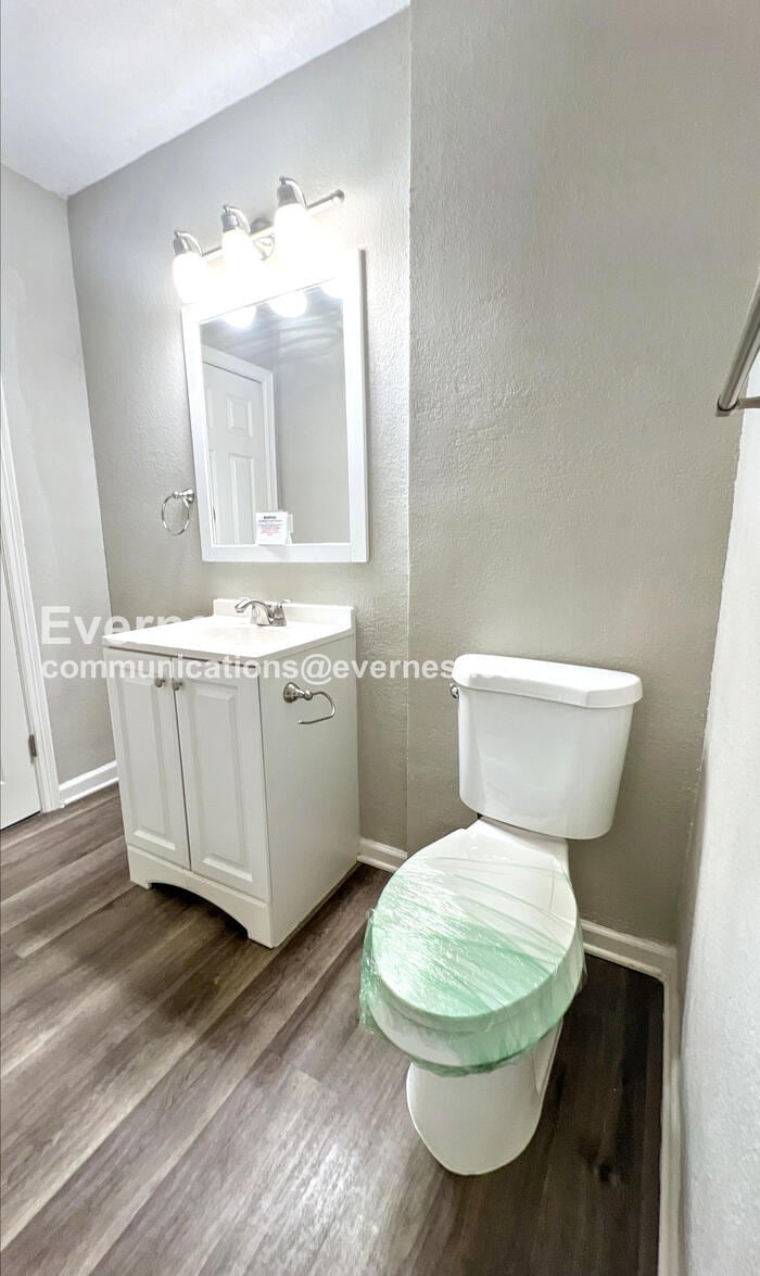 Building Photo - 9611 E 33rd St S