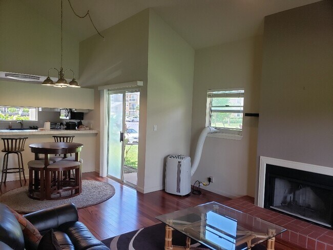 Building Photo - Beautiful Fully Furnished Condo