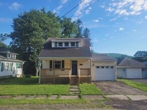 Building Photo - Cozy 3 bedroom Cape Cod with attached garage! First floor offers living room, formal dining, and ...