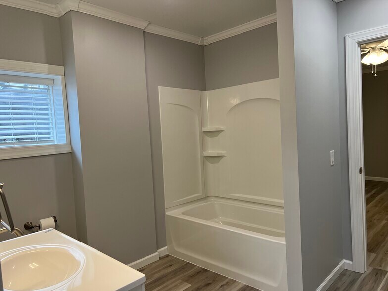 Building Photo - 324 Front St