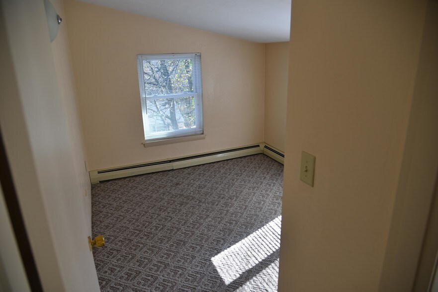 Rear Bedroom - 811 Painter St