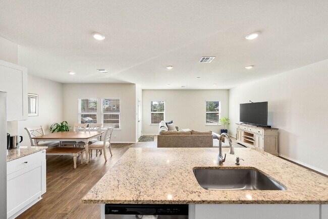 Building Photo - Want discounted utilities along with Free Rent? You came to the right place!