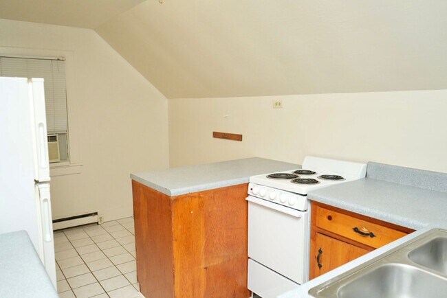 Building Photo - 109 Piedmont Ave N