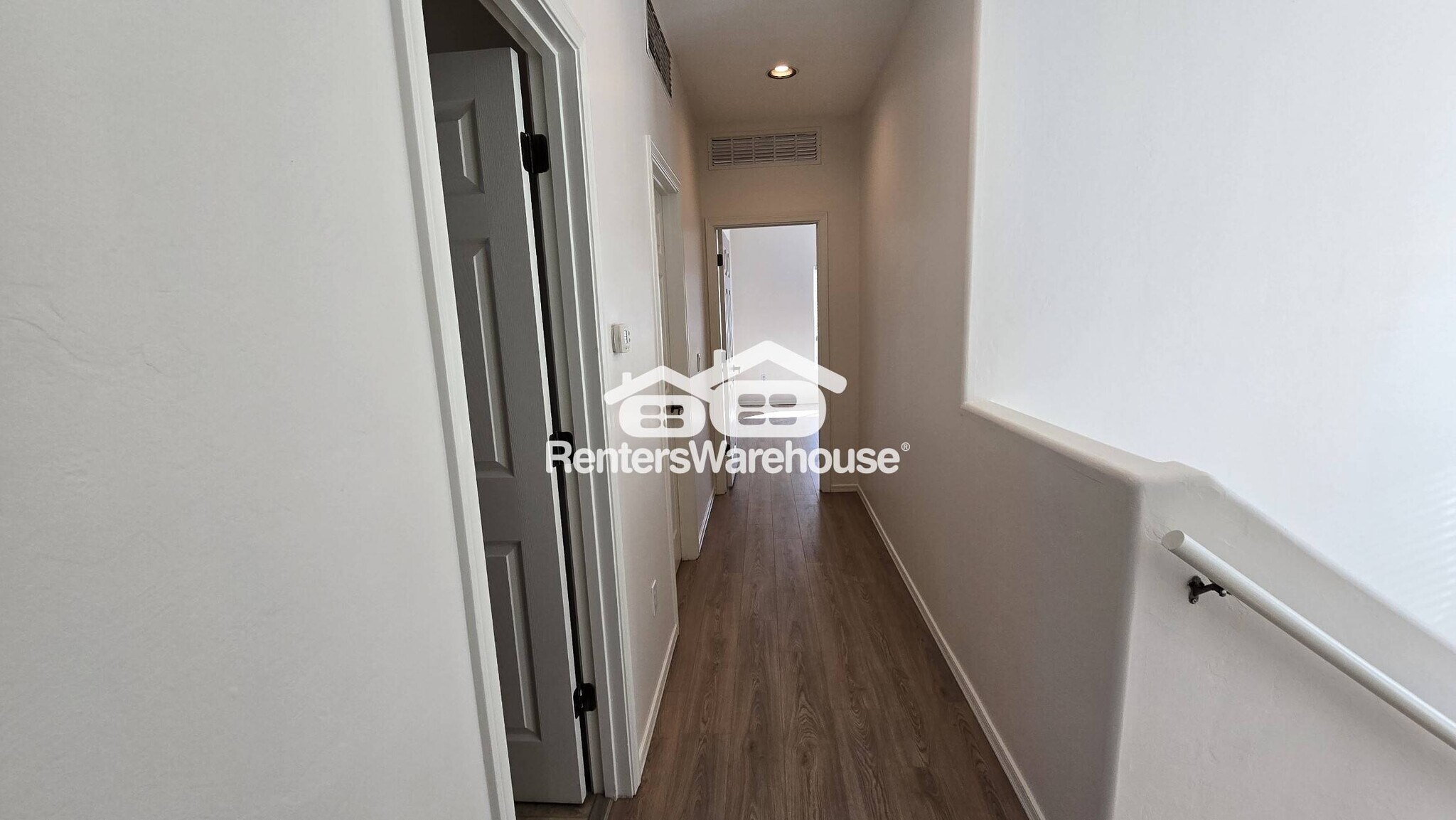 Building Photo - 1126 E Mt Shibell Dr