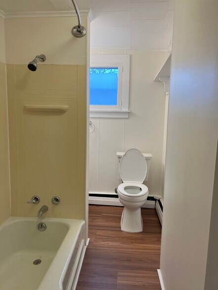 Building Photo - 513 S Albany St