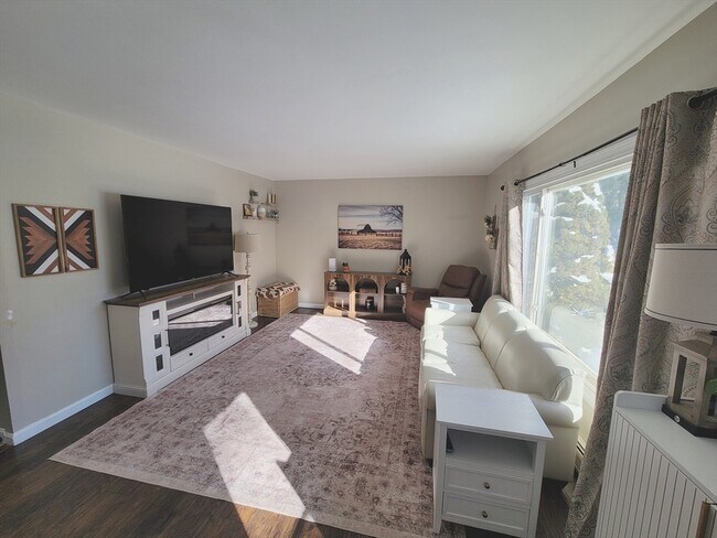 Building Photo - 273 Forge Village Rd