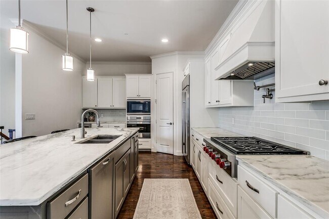 Building Photo - 3515 Normandy Ave