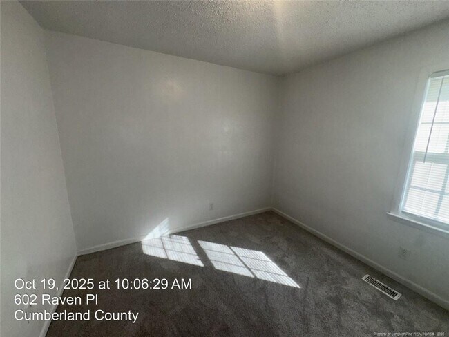 Building Photo - 602 Raven Pl