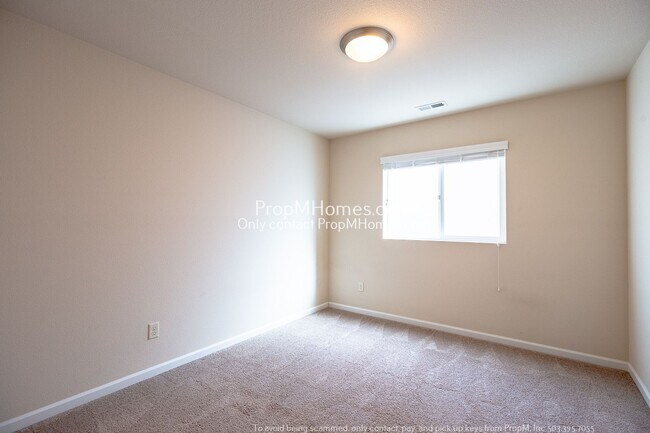 Building Photo - Spacious Four-Bedroom Gem with a Bonus Room to Spark Your Imagination!