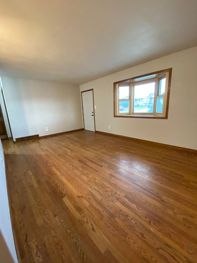 Building Photo - For Rent - Available May 2026