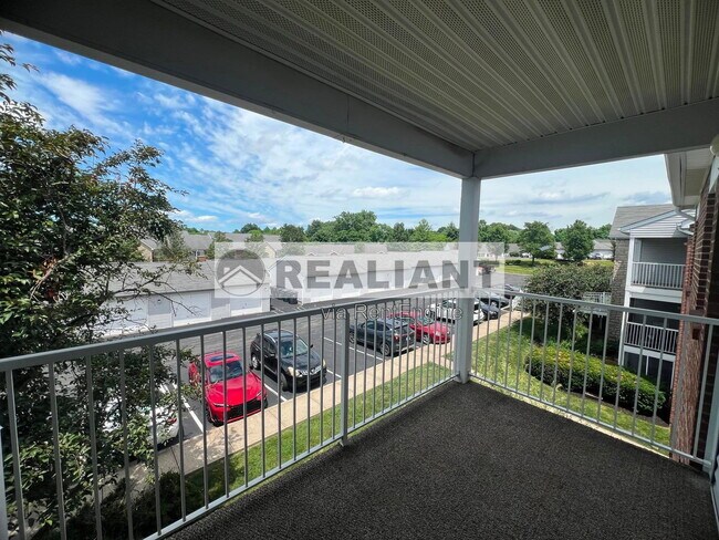 Building Photo - 159 Green River Dr