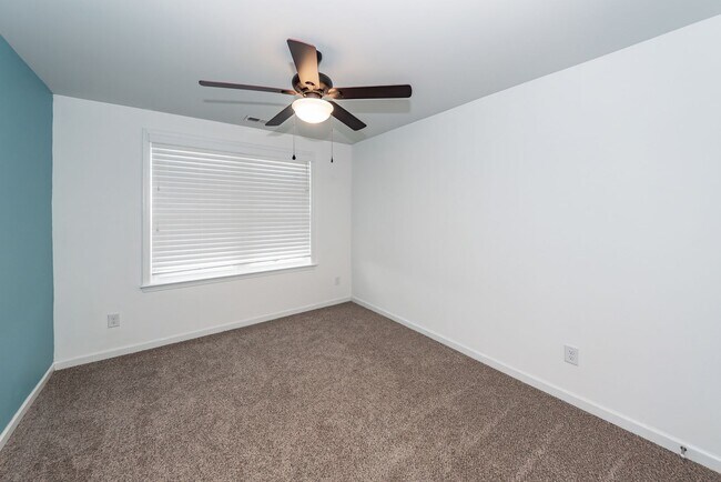 Building Photo - 3 Bedroom, 2.5 Bathroom Home in Hunters Bend - Ladson