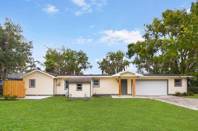 Building Photo - 125 CR 13 S