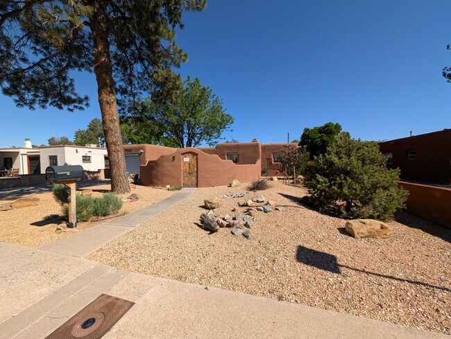 Building Photo - 8215 San Juan Rd NE