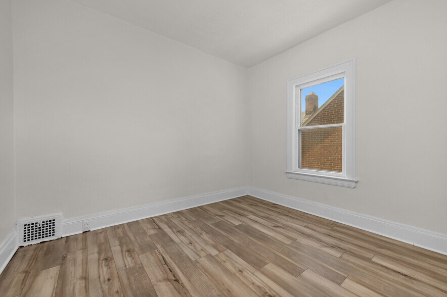 Building Photo - 2202 Wyandotte Ave