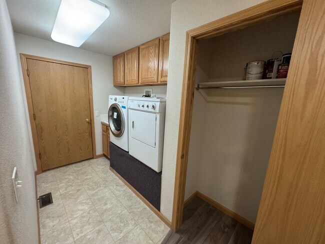 Building Photo - Spacious 4-Bed 3-Bathroom House in North Fort Collins