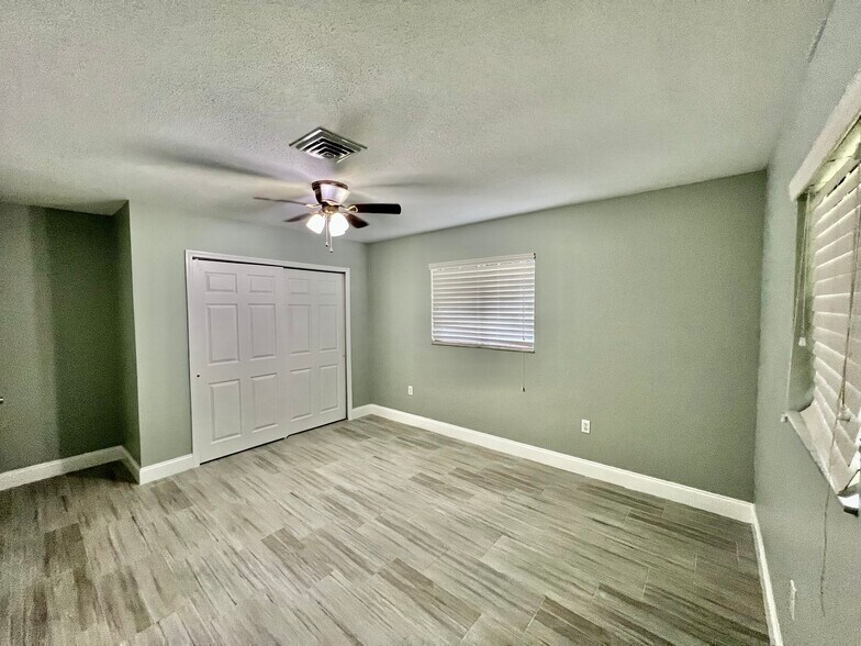 Building Photo - 627 Alligator Dr