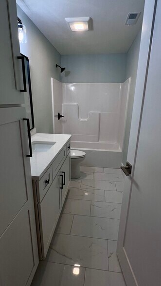 Building Photo - 5 Indian Valley Rd