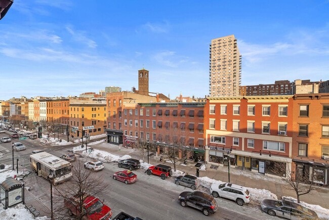 Building Photo - 322 Washington St