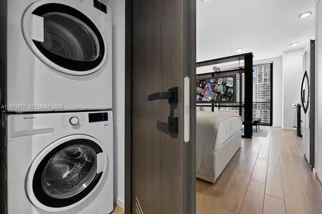 Building Photo - 398 NE 5th St