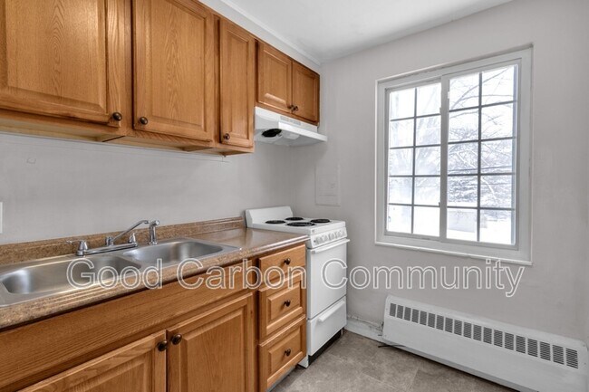 Building Photo - 303 Beattie Ave