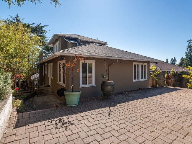 Building Photo - Updated single family home