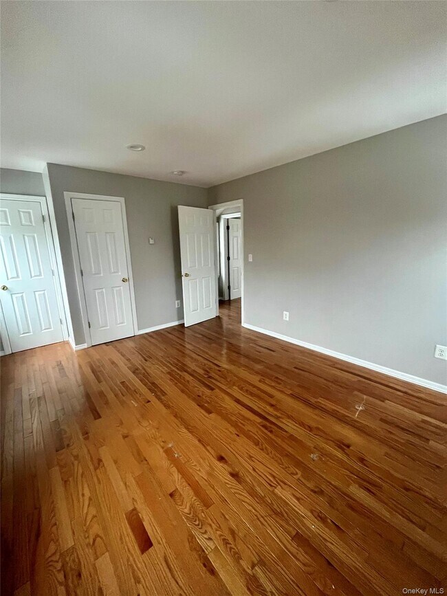 Building Photo - 190 W Pulaski Rd