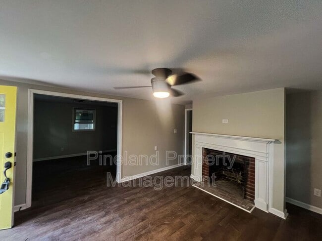 Building Photo - 2155 Goins Dr