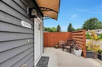 Building Photo - For Rent: Stunning 2BR/1BA Above-Garage Ap...