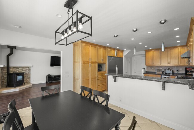 Building Photo - 14625 Flintstone Dr